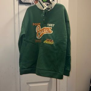 Medium-Large long sleeve crewneck. Super stretchy and super comfy.